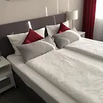 Hotel Zum Postwagen 3*