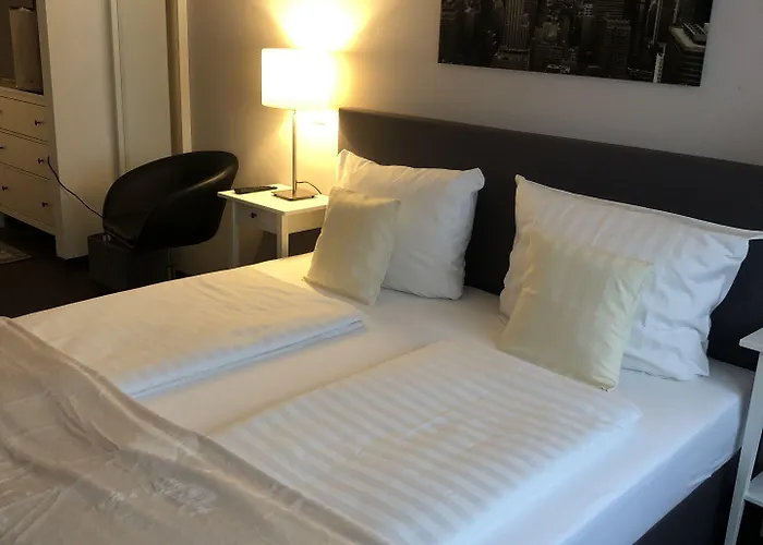 Hotel Zum Postwagen 3*